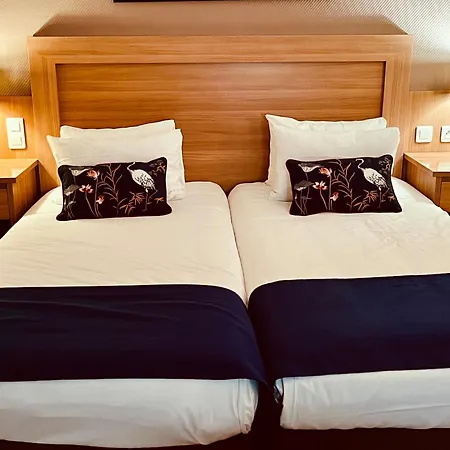 Brit Hotel Le Louvre-2