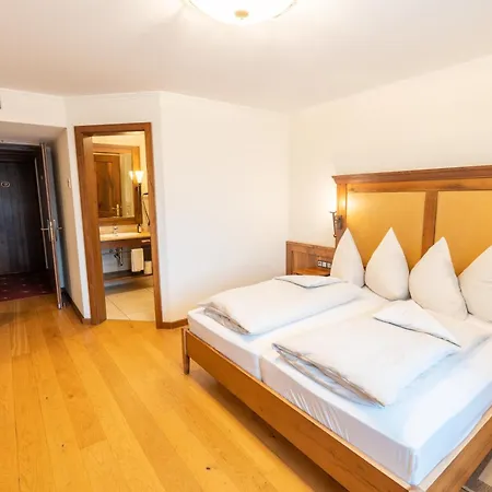 Hotel Hirsch-3