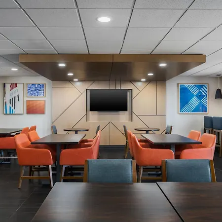 Holiday Inn Express Hotel & Suites Bentonville By Ihg-3