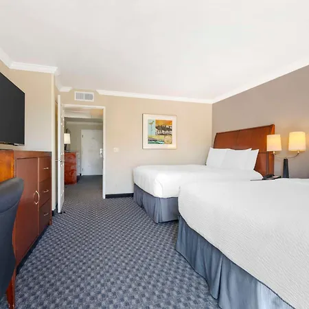 Best Western Plus Marina Shores Hotel-3
