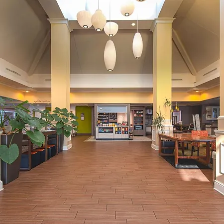Hilton Garden Inn Newport News-3