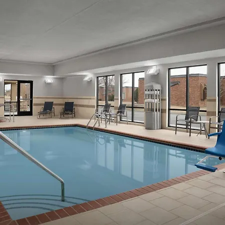 Hampton Inn & Suites Williston-3
