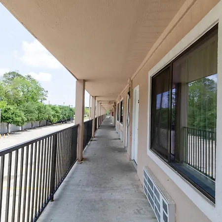 Travel Inn & Suites-2