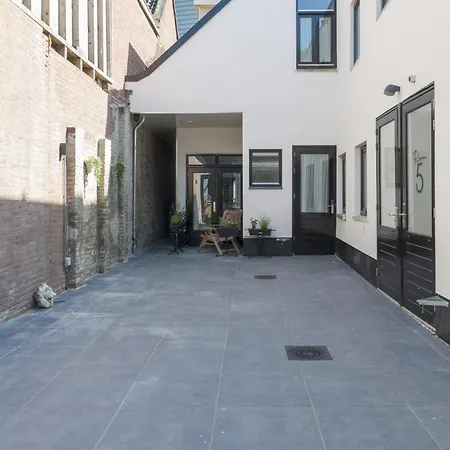 Petite Room With Wifi, Ac, And Shared Kitchen-2