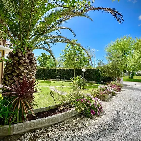 Bed&Breakfast Villa Lorena-2