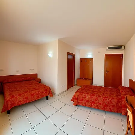 Hotel e Appartamenti La Solaria con parcheggio gratuito a soli 450 MT dalla nuova Basilica di Padre Pio-3