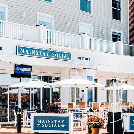 Salem Waterfront Hotel & Suites-3