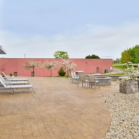 Holiday Inn Express & Suites Madison By Ihg-3