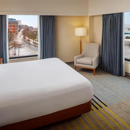 Hilton Garden Inn Portland Downtown Waterfront-3