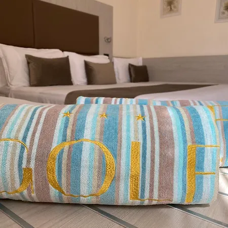 Golf Hotel-2