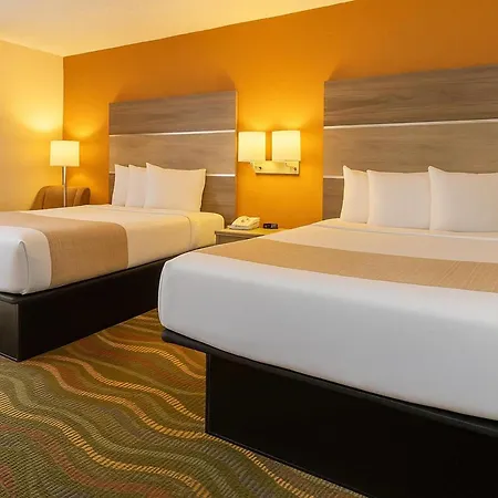 Travelodge By Wyndham Muskegon-3