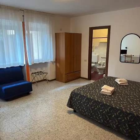 Hotel Benacus-3