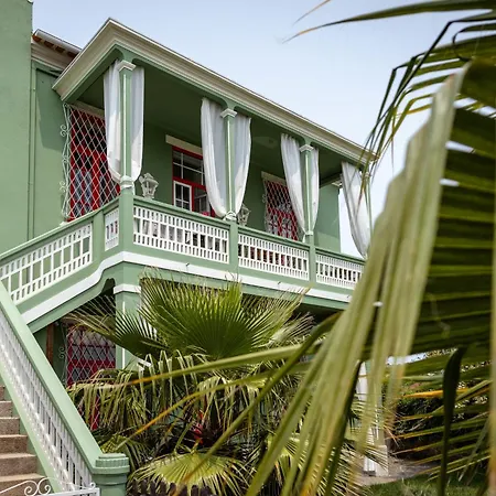 Vintage Balcony Guesthouse & Suites-3