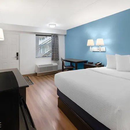 Travelodge By Wyndham Madison Heights Mi-3