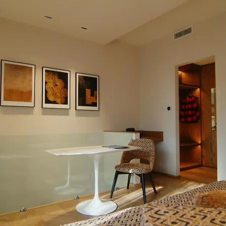 Hotel Mealba Suite & Pool-2