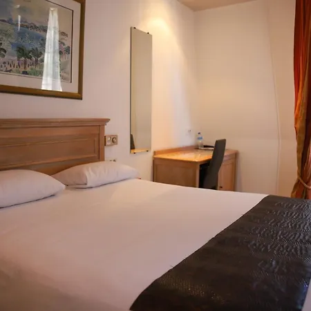 Brit Hotel Aux Sacres Reims, Centre Historique-3