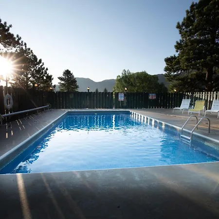 Saddle & Surrey Motel-3