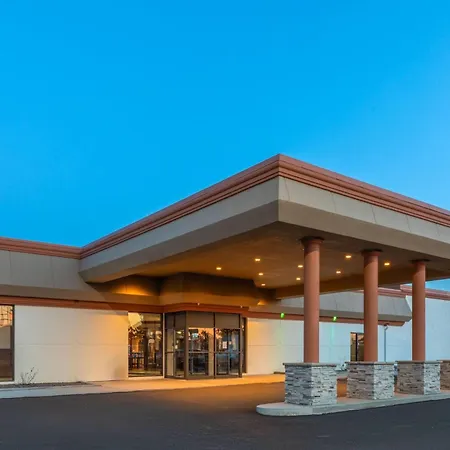 Baymont By Wyndham Jamestown Conference Center & Water Park-2