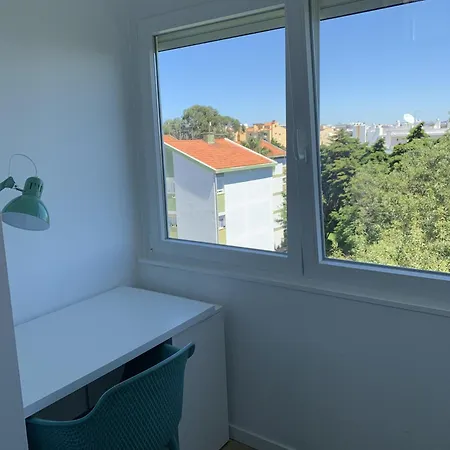Carcavelos Beach & Nova Sbe Private Rooms In Shared Serviced Apartment 24-2