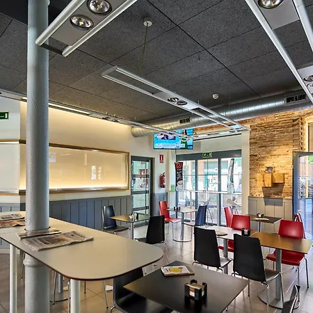 The Book Factory Hostel By Gaiarooms-3