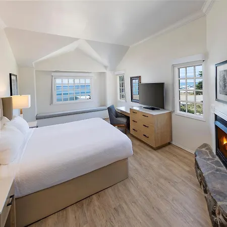 Pelican Inn & Suites-3