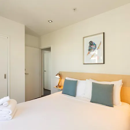 Auckland Harbour Suites-3