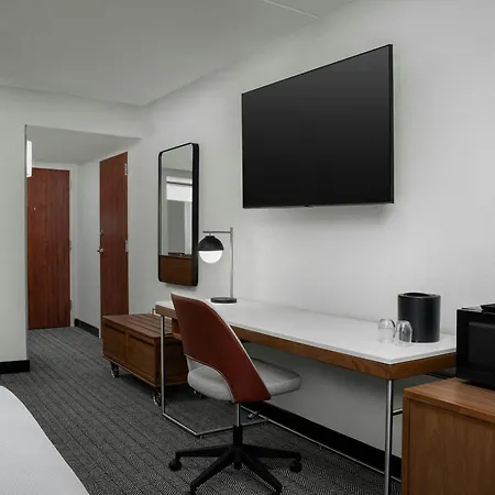 Courtyard By Marriott Bloomington-2