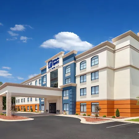 Holiday Inn Express Fayetteville Fort Bragg By Ihg-3