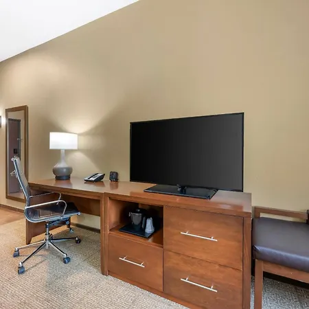 Comfort Suites West Omaha-3