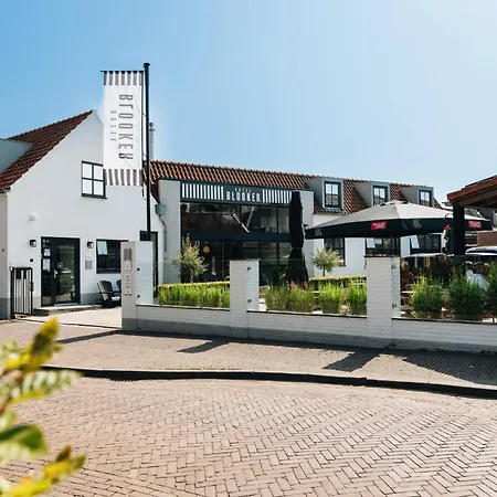 Hotel Blooker-2
