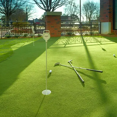 Courtyard By Marriott Lagrange-3