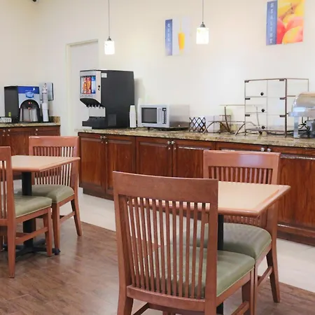 Best Western Plus Hobby Airport Inn & Suites-2