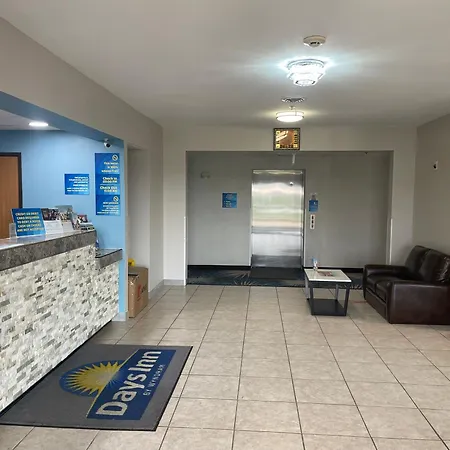 Days Inn By Wyndham Jefferson City-3