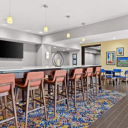 Hampton Inn Dekalb - Near The University-3
