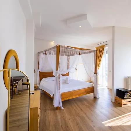 Domino Hotel-2