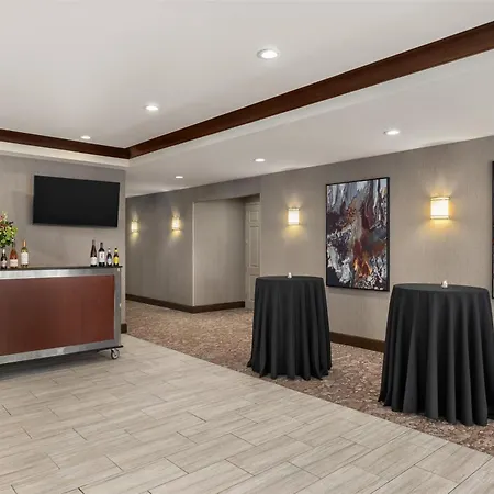 Hilton Garden Inn Ames-3