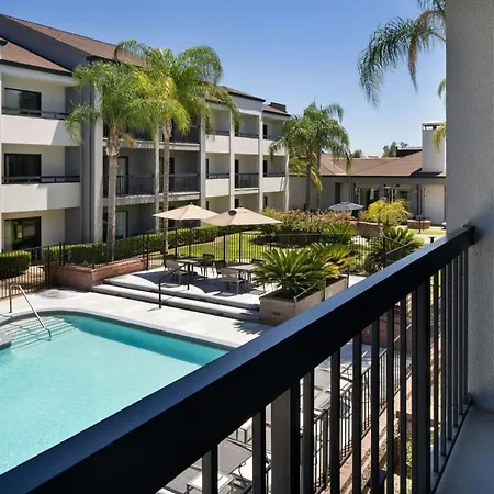 Courtyard By Marriott Fresno-2
