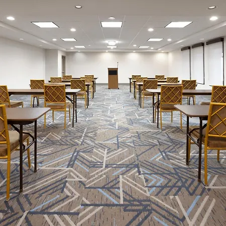 Holiday Inn Express & Suites Wyomissing By Ihg-3