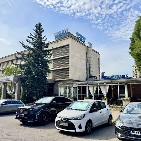 Hotel Forum - Free Parking For Cars-2