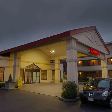 Ramada By Wyndham Boston-2