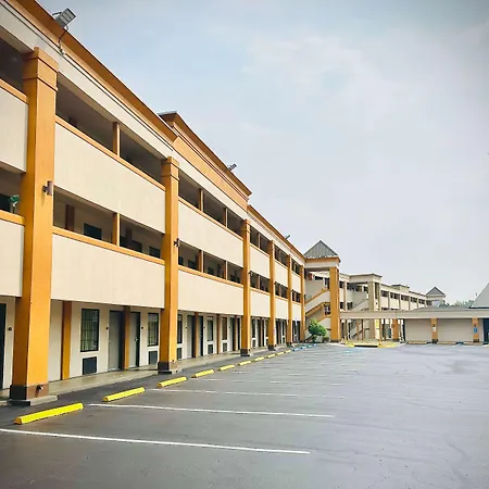 Days Inn Alexandria By Wyndham-2