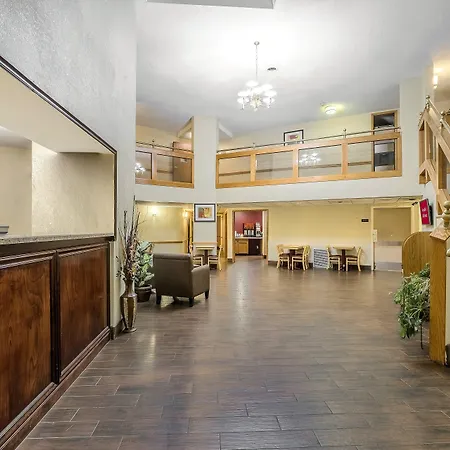 Red Roof Inn & Suites Hermitage-2