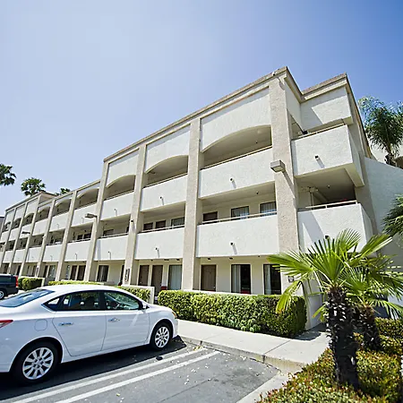 Hotel D'Lins Ontario Airport-2