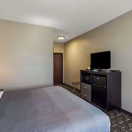 Quality Inn Galesburg Near Us Highway 34 And I-74-3