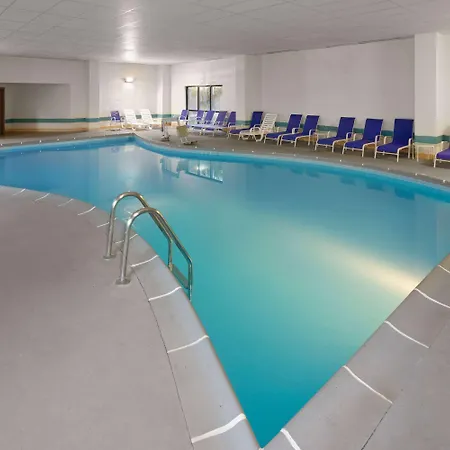 Days Inn & Suites By Wyndham Northwest Indianapolis-2
