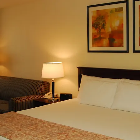 Ramada By Wyndham Bettendorf-3