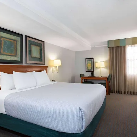 La Quinta Inn By Wyndham Pensacola-3
