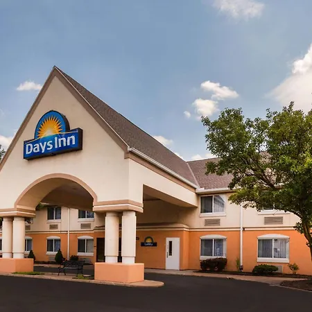 Days Inn By Wyndham Milan Sandusky South-3