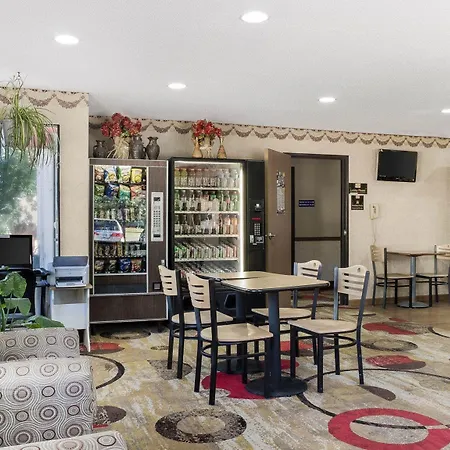 Econo Lodge Grand Forks-2