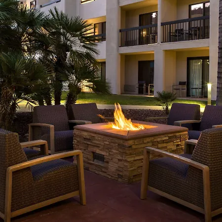 Courtyard By Marriott Palm Springs-2
